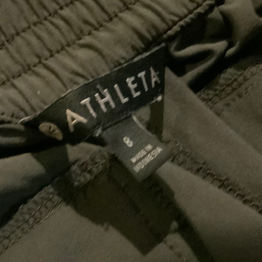 Athleta Green 8 High rise cargo lightweight pants Travel Gym Active Workout